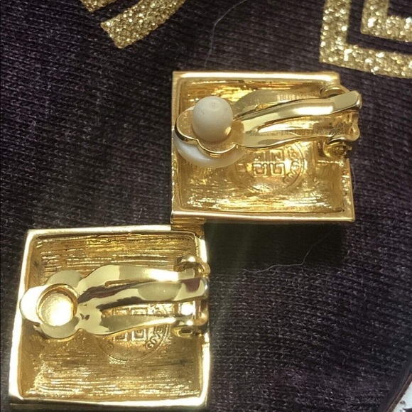 Givenchy women clip earring - Picture 5 of 5